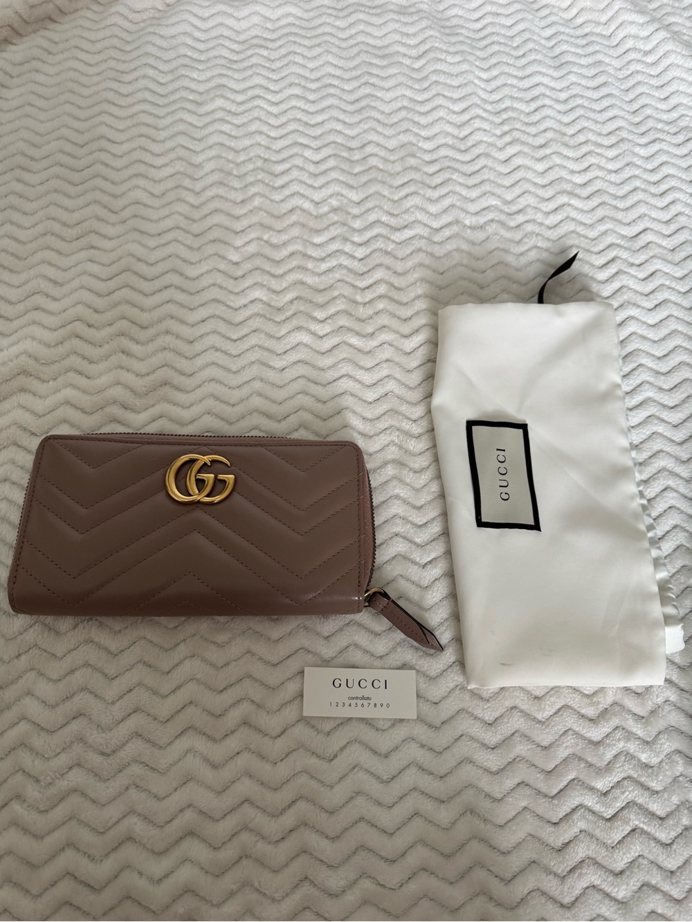 Gucci Mauve Taupe Chevron Quilted GG Zip Wallet with Gold Hardware